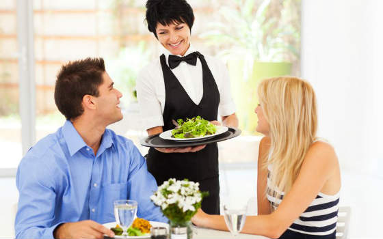 CALIDAD DE SERVICIO Y ATENCIÓN AL CLIENTE EN HOSTELERÍA
